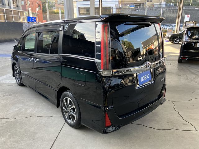 TOYOTA NOAH 2019