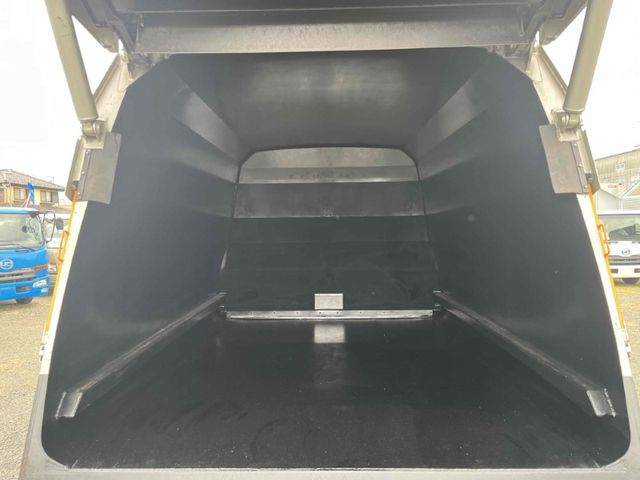 MITSUBISHI FUSOU FIGHTER 2012