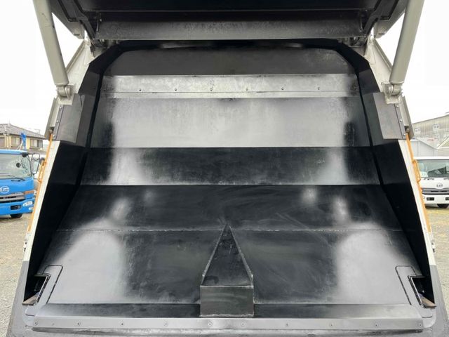 MITSUBISHI FUSOU FIGHTER 2012