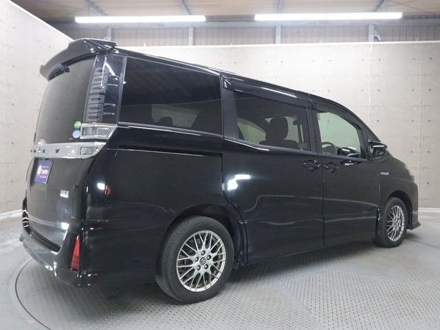 TOYOTA VOXY HYBRID 2017