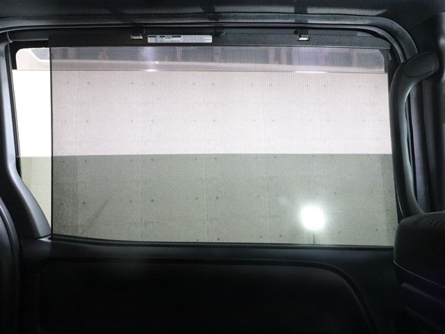 TOYOTA VOXY HYBRID 2017