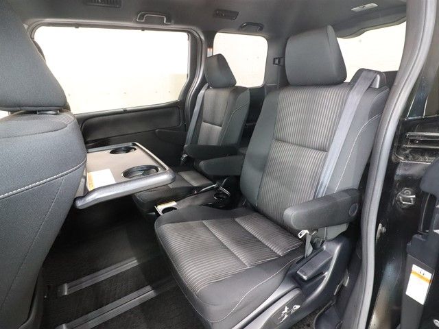 TOYOTA VOXY HYBRID 2017