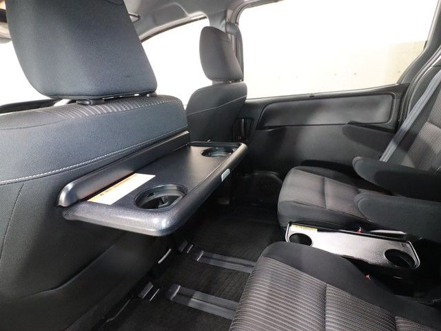 TOYOTA VOXY HYBRID 2017