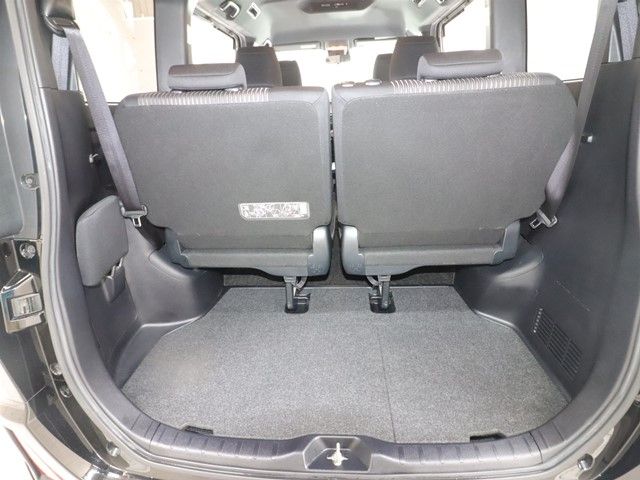 TOYOTA VOXY HYBRID 2017