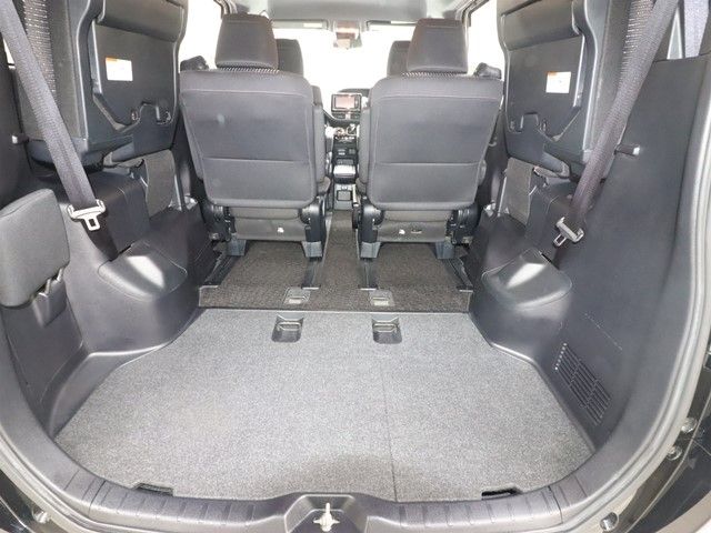 TOYOTA VOXY HYBRID 2017