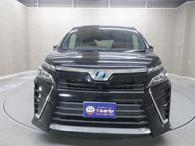 TOYOTA VOXY HYBRID 2017