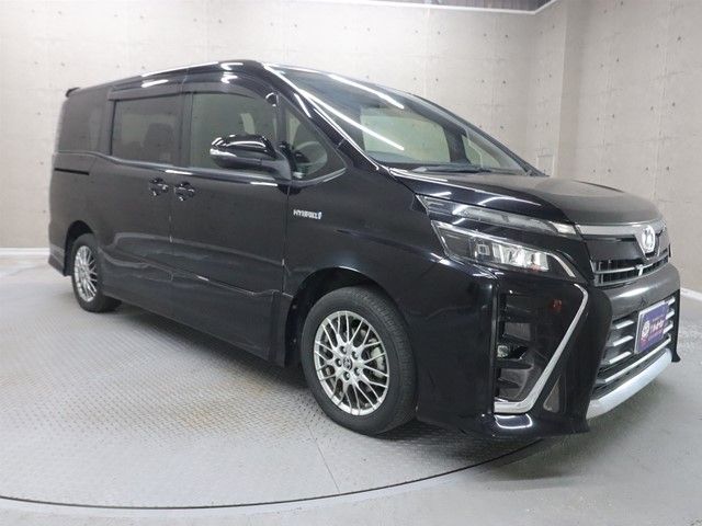 TOYOTA VOXY HYBRID 2017