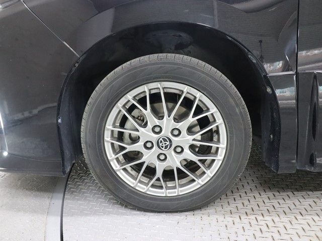 TOYOTA VOXY HYBRID 2017