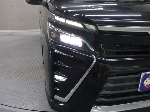 TOYOTA VOXY HYBRID 2017