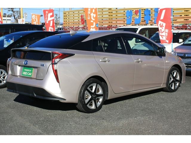 TOYOTA PRIUS 2016