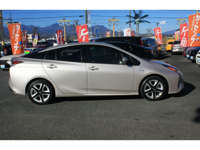 TOYOTA PRIUS 2016
