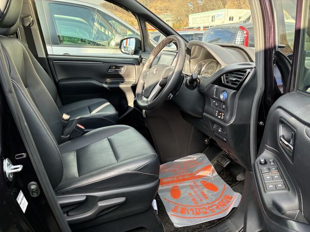 TOYOTA ESQUIRE HYBRID 2015