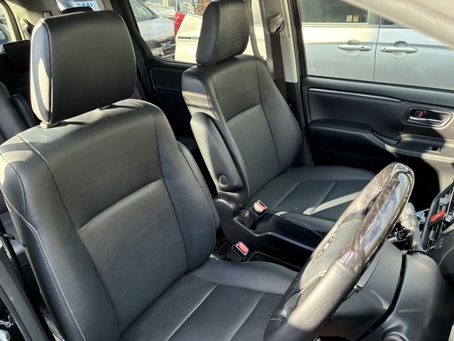 TOYOTA ESQUIRE HYBRID 2015