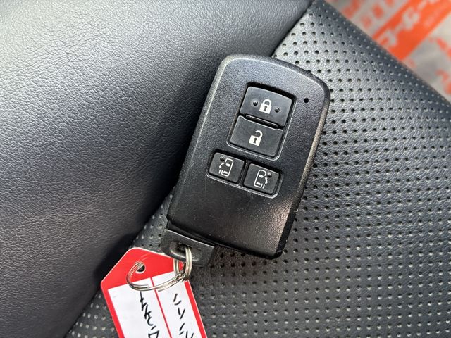 TOYOTA ESQUIRE HYBRID 2015