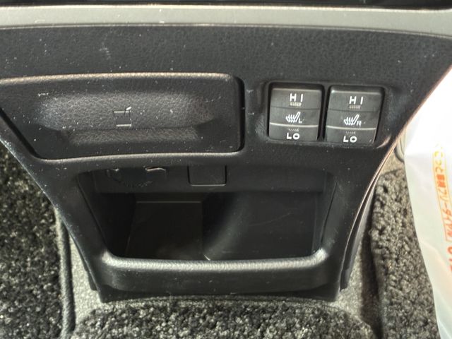 TOYOTA ESQUIRE HYBRID 2015