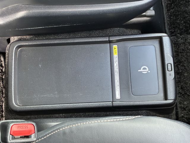 TOYOTA ESQUIRE HYBRID 2015