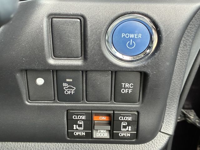 TOYOTA ESQUIRE HYBRID 2015