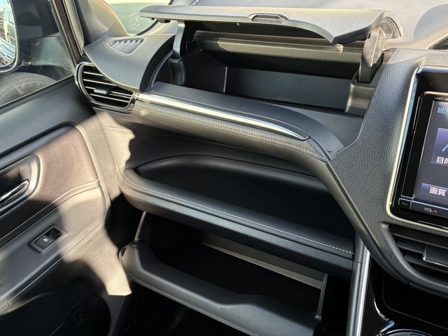 TOYOTA ESQUIRE HYBRID 2015