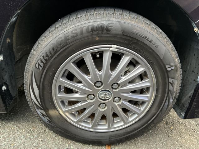 TOYOTA ESQUIRE HYBRID 2015