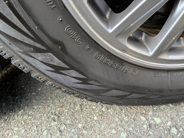 TOYOTA ESQUIRE HYBRID 2015