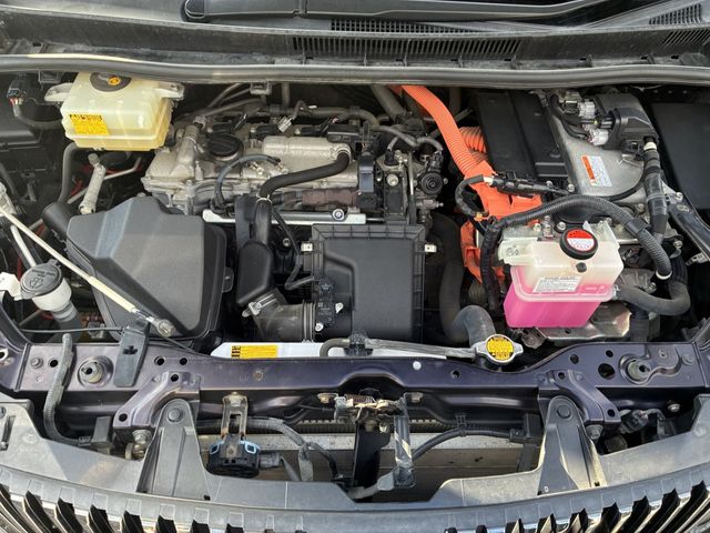 TOYOTA ESQUIRE HYBRID 2015