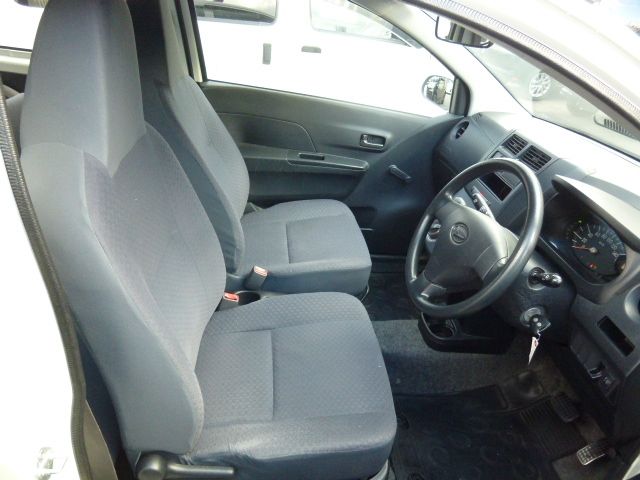 DAIHATSU MIRA van 2013