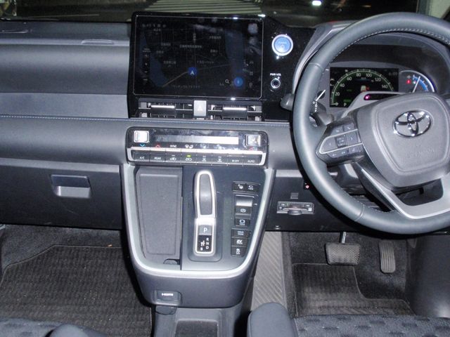 TOYOTA VOXY HYBRID 2023