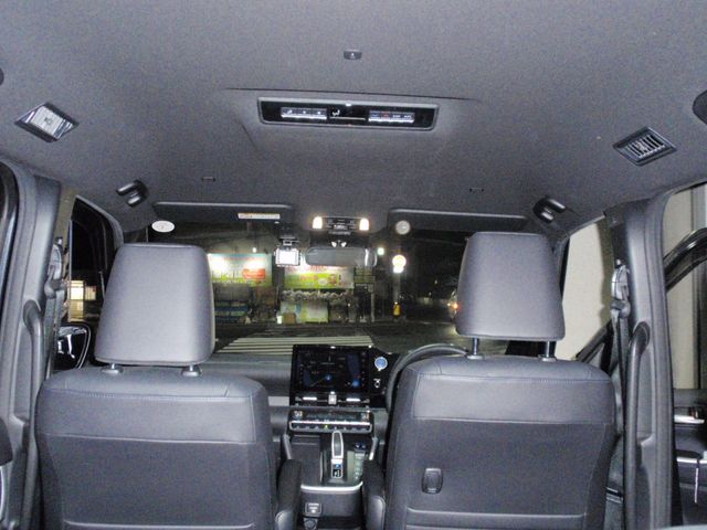 TOYOTA VOXY HYBRID 2023