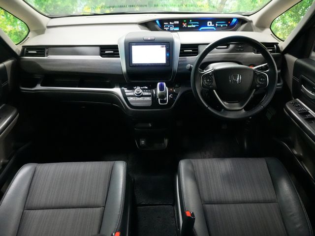 HONDA FREED plus HYBRID 2017