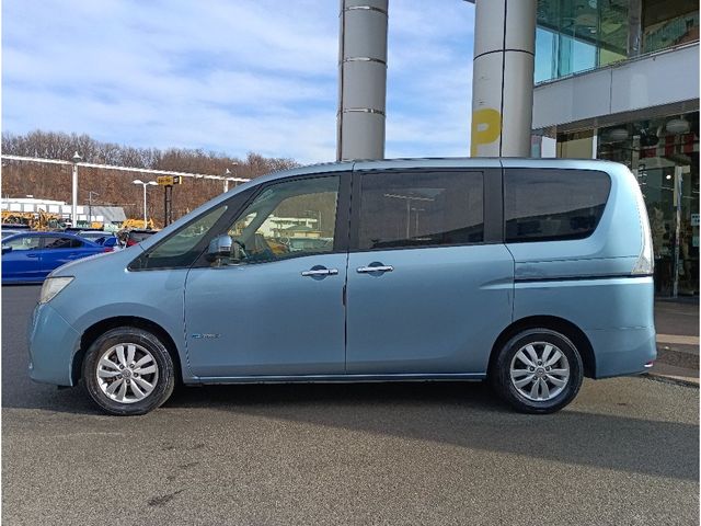 NISSAN SERENA  S-HYBRID 2013