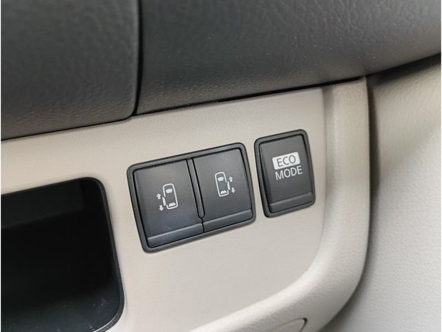 NISSAN SERENA  S-HYBRID 2013