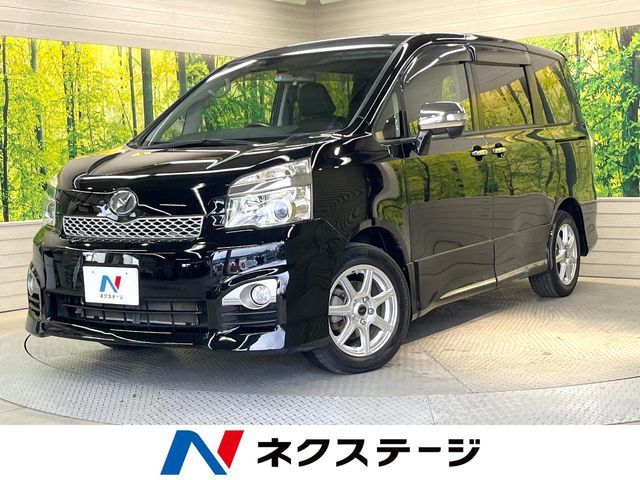 TOYOTA VOXY 2013