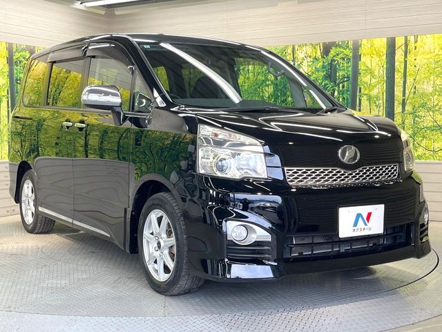 TOYOTA VOXY 2013