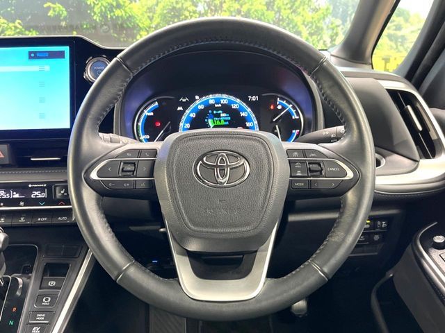 TOYOTA VOXY HYBRID 2023