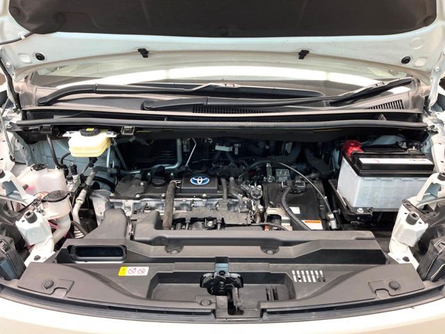 TOYOTA VOXY HYBRID 2023