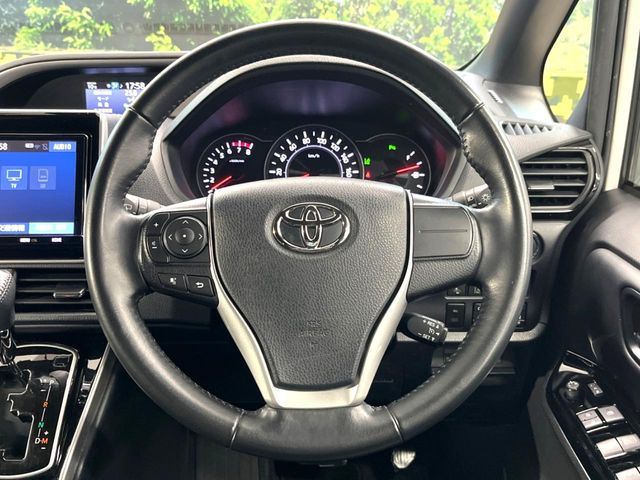 TOYOTA VOXY 2021