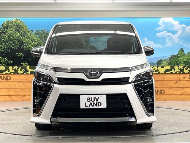 TOYOTA VOXY 2021