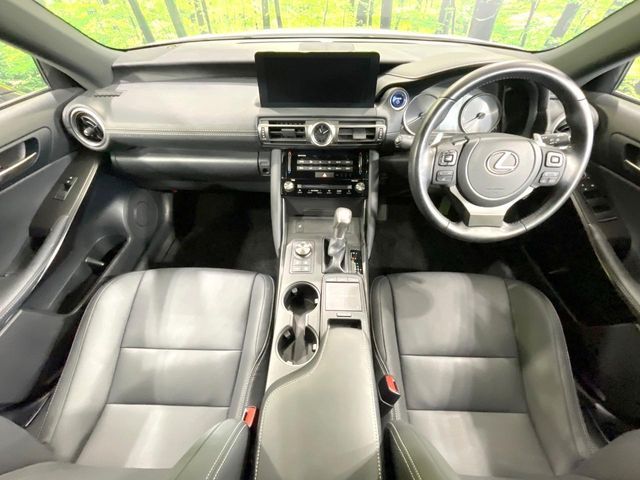 TOYOTA LEXUS IS300h 2022