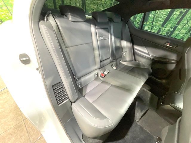 TOYOTA LEXUS IS300h 2022