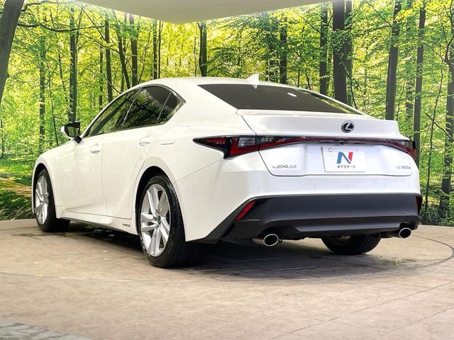 TOYOTA LEXUS IS300h 2022