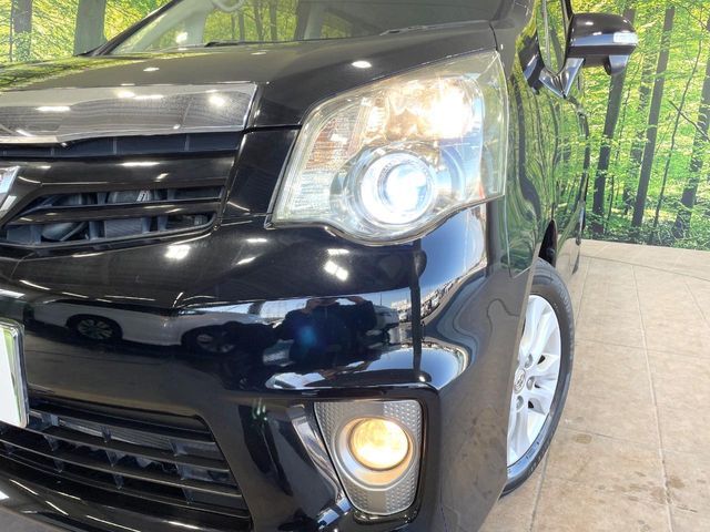 TOYOTA NOAH 2011