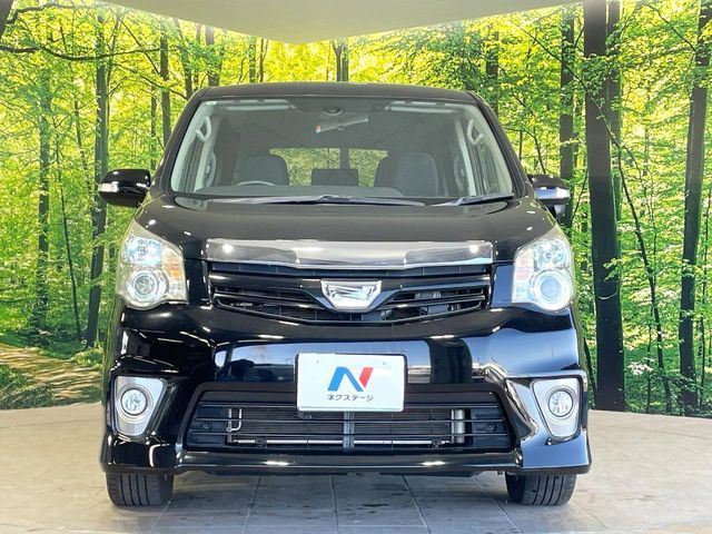 TOYOTA NOAH 2011