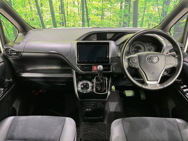TOYOTA VOXY 4WD 2021