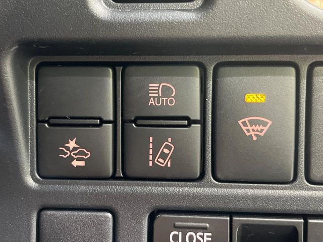 TOYOTA VOXY 4WD 2021