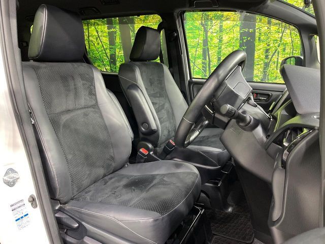 TOYOTA VOXY 4WD 2021