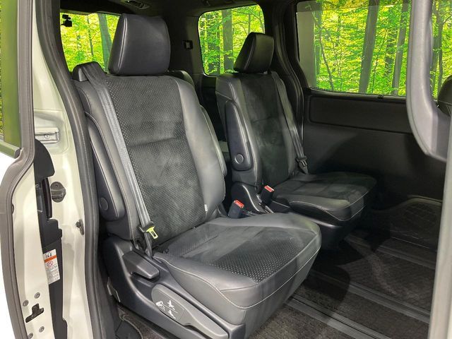 TOYOTA VOXY 4WD 2021