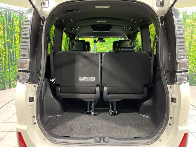 TOYOTA VOXY 4WD 2021