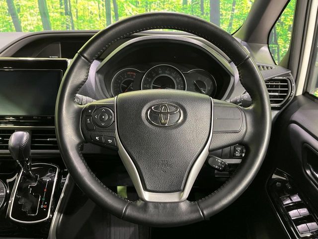 TOYOTA VOXY 4WD 2021