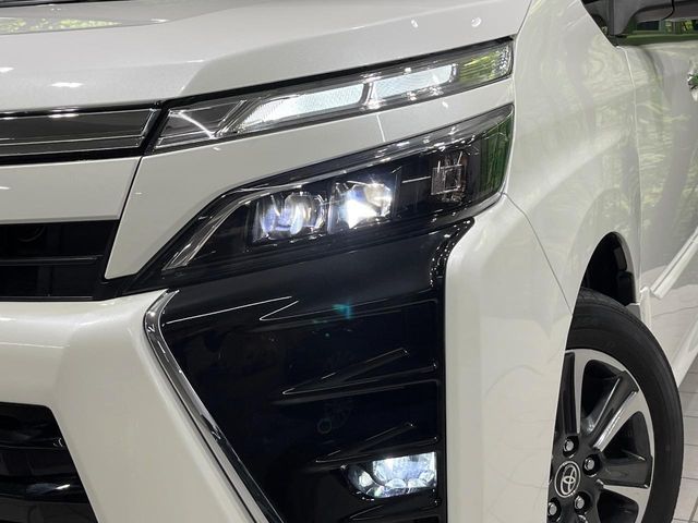 TOYOTA VOXY 4WD 2021