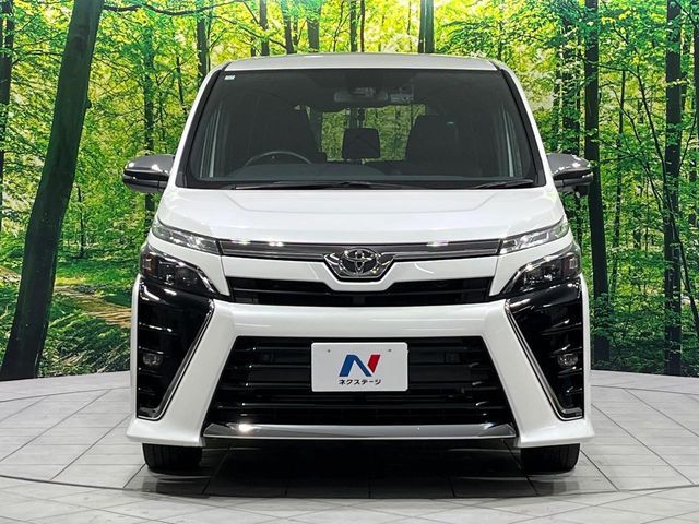 TOYOTA VOXY 4WD 2021